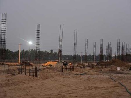 'మెగా' టెన్షన్, తుందుర్రులో బయటకు రావాలంటే భయం, చంద్రబాబుపై ఆగ్రహం