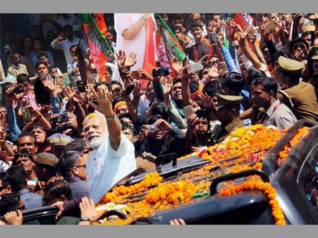 యుపి ఎన్నికలు: బాహుబలి, షోలే డైలాగ్స్‌తో కలర్