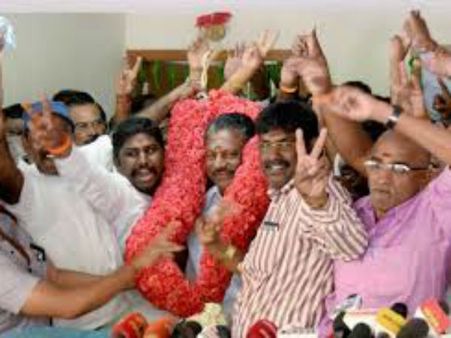 ఏం తమాషానా, పన్నీర్ సెల్వం గ్రూప్ లో చేరిపోతా: సీఎంకు ఎమ్మెల్యే వార్నింగ్ !