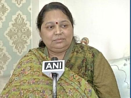 కుటుంబ కలహాలు: మౌనం వీడిన ములాయం రెండో భార్య