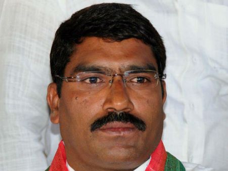 జానారెడ్డి ఎందుకిలా?, కాంగ్రెస్‌కు ఝలక్, 'విప్' పదవికి సంపత్ రాజీనామా