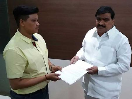 తెలంగాణలో పనిచేస్తానంటున్న తొలి ఆర్టీసి డ్రైవర్ సరిత