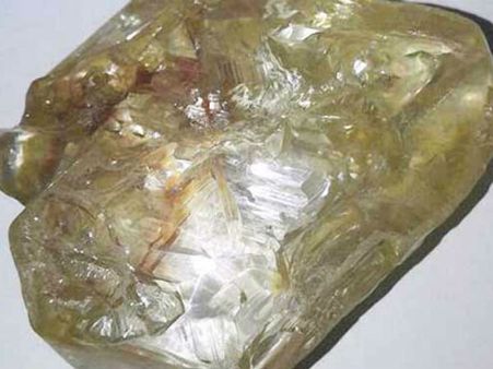 ఈ పాస్టర్ పంట పండినట్లే.. తవ్వకాల్లో బయటపడిన 706 క్యారెట్ల డైమండ్