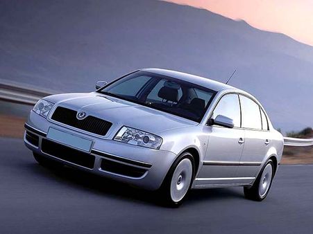 గాడిదలతో స్కోడా కారును లాగించాడు, ఎందుకు?