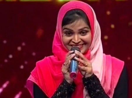 ప్రశంసలందుకున్న యువతిపై ఆన్‌లైన్ దాడి