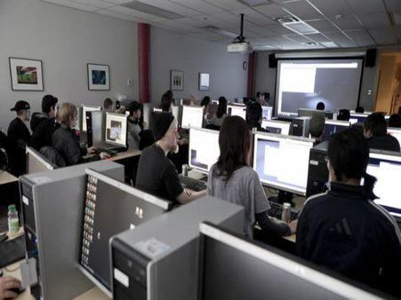 టెక్కీలకు షాక్: ట్రంప్ పై పోరాటం నుండి వెనక్కి తగ్గిన 'టెక్' కంపెనీలు