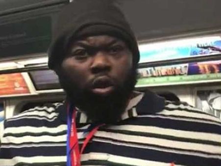 తాకొద్దన్నా.. భారతీయ మహిళ మీదమీదకు ఆఫ్రికన్ అమెరికన్ (వీడియో)