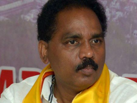 టచ్ చేసి మాట్లాడొద్దు.. నీ సంగతేంటో చూస్తా: ఎస్ఐకి టీడీపీ ఎమ్మెల్యే వార్నింగ్