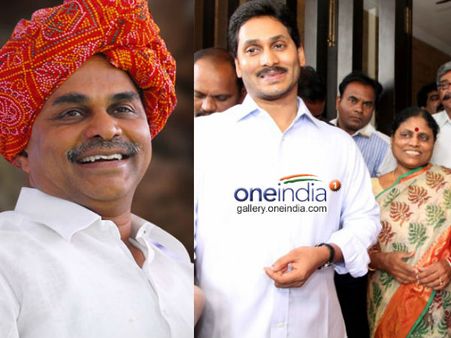 కడపలో కోలుకోలేని దెబ్బ: వివేకా ఓటమిని జగన్ ముందే ఊహించారా?