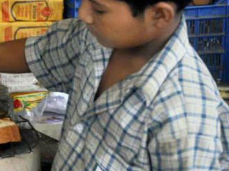 నల్లగా ఉంటే ఇంత వివక్ష!, అమెరికాలో కాదు ఏపీలోనే: ఓ చిన్నోడి నిరసన..