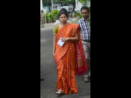 రికార్డ్: నాడు తాత, నేడు అఖిలప్రియ, 35 ఏళ్ళ తర్వాత ఆళ్ళగడ్డకు