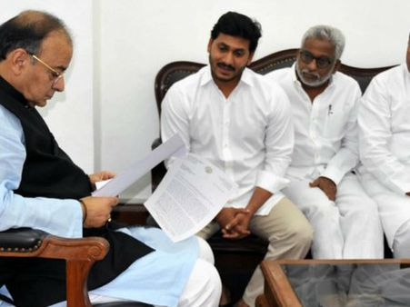 ఏపీలో ప్రజాస్వామ్యం ఖూనీ: జాతీయ నేతలతో జగన్ వరుస భేటీలు(పిక్చర్స్)