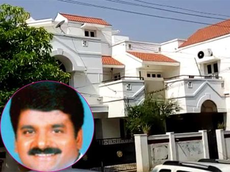 టీటీవీ దినకరన్ దెబ్బ: మంత్రి తండ్రికి ఐటీ శాఖ సమన్లు, ఇక పనికిరాడు !