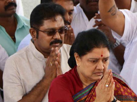 పన్నీర్ పవర్ పంచ్: ఆ ఫోటోలు తీసేయండి, పవిత్రత కాపాడండి, లేదంటే !