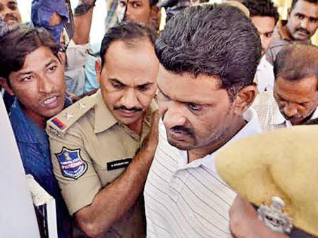 అక్రమాస్తుల కేసులో ఏఎస్సై మోహన్‌రెడ్డి అరెస్టు