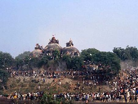 బాబ్రీ మసీదు విధ్వంసం: అద్వానీని మళ్లీ విచారించాల్సిందేనంటున్న సీబీఐ..