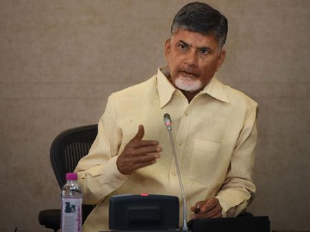 అవును.. ప్రధాని నన్ను కోరారు, ఇసుక ఫ్రీ.. డబ్బులడిగితే పీడీ యాక్టు పెట్టండి: చంద్రబాబు