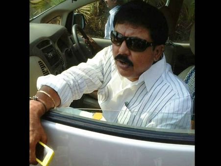 గన్‌మెన్‌లను వెనక్కి పంపి చింతమనేని కలకలం: ఎందుకలా? అలకపాన్పు వీడలేదా!