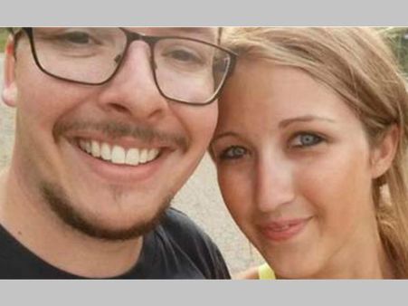 లేడీ టీచర్ నిర్వాకం: మందేసి విద్యార్థితో సెక్స్ చేసింది, భర్త సహకారం!