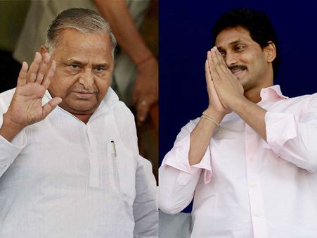 ములాయంతో జగన్: బాబుకు షాక్ ఇచ్చేలా!, ప్రజాస్వామ్యం కుప్పకూలే ప్రమాదముందని..