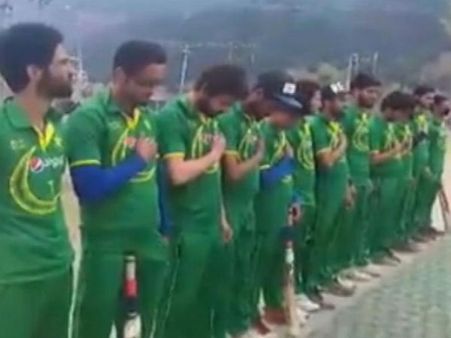 క్లబ్ క్రికెట్ టీం కలకలం: పాక్ జెర్సీ వేసుకుని, ఆ దేశ జాతీయగీతం పాడారు!