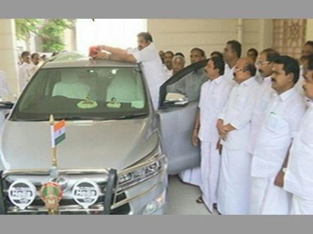 తమిళనాడు సీఎం రాజీనామా ! తల పట్టుకున్న ఎడప్పాడి పళనిసామి