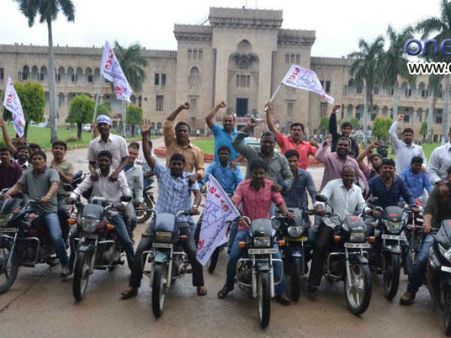 షాక్: మా డిమాండ్లు తీర్చితేనే ఓయూలోకి కెసిఆర్ అడుగుపెట్టాలి: విద్యార్థి సంఘాలు