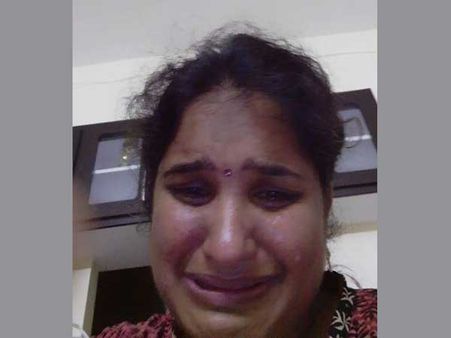 పద్మకి అసలేమైంది?: పీఎస్‌లో హల్‌చల్, 'బీకామ్‌లో ఫిజిక్స్ రాసుకో' అంటూ ఫైర్