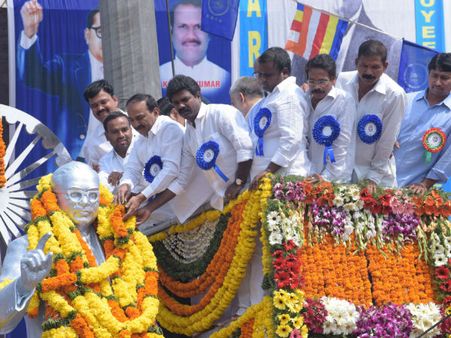 రసమయి సంచలనం: 'ఎమ్మెల్యే' అయినందువల్లే గద్దర్‌కు అసూయ