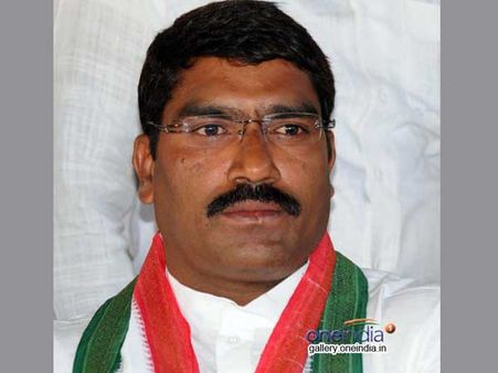 గన్ మెన్ల ను సరెండర్ చేసిన ఆలంపూర్ ఎమ్మెల్యే సంపత్ కుమార్, కారణమిదే