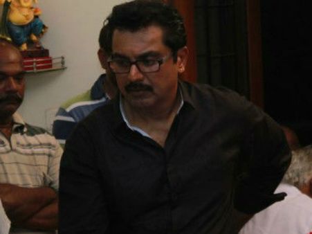 దినకరణ్‌కు మద్దతు ఎఫెక్ట్? : శరత్ కుమార్‌, ఆరోగ్యమంత్రి ఇళ్లల్లో ఐటీ సోదాలు