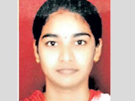 ఏ కష్టమొచ్చిందో: ఉరివేసుకుని యువ వైద్యురాలి ఆత్మహత్య