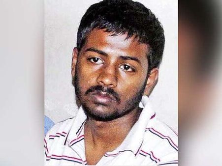 బెంగళూరుకు దినకరన్ మీడియేటర్: ఇక్కడే తేల్చేయాలని, శశికళతో !