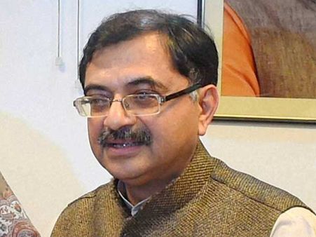 తరుణ్ విజయ్ వ్యాఖ్యలపై పార్లమెంట్ ఉభయసభల్లో రగడ, చర్యకు విపక్షాల పట్టు