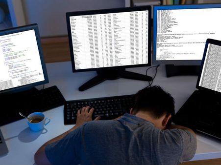 అనుకున్నదంతా అయింది.. అమెరికాలో తట్టా బుట్టా సర్దేస్తున్న ఇండియన్ టెక్కీలు