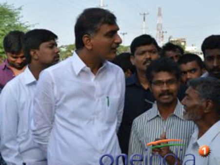 వాహనం వదిలి,పోలీసులకు చెప్పకుండానే హరీష్ ఇలా...ఎందుకంటే?