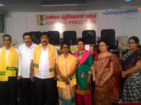 ఆర్ కే నగర్ ఉప ఎన్నికల్లో తెలుగు మహిళ పోటీ: 30 శాతం ఓట్లు మనవే !