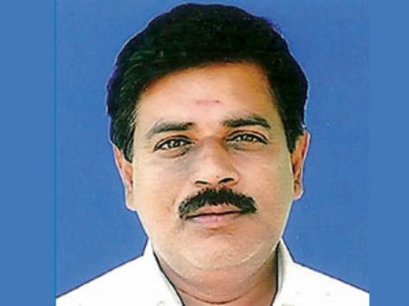 దినకరన్ దెబ్బకు మరో మంత్రి బలి: ఆంధ్ర మంత్రి ఎవరు? వచ్చి పోయేది!