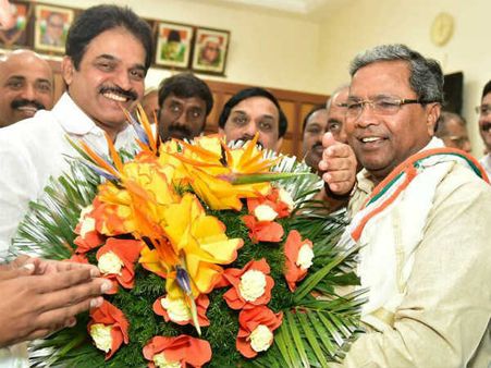 బాహుబలి‘సీఎం’మీద ఫిర్యాదులు: మా మాట ఒక్కటి వింటే ఒట్టు, మా వల్లకాదు !