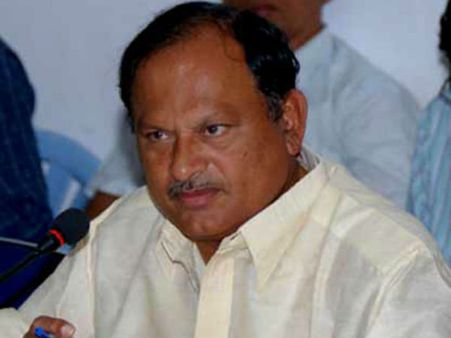 వ్యాపారలావాదేవీలే ఆ హత్యలకు కారణం: మంత్రి నారాయణపై విరుచుకుపడ్డ కరణం