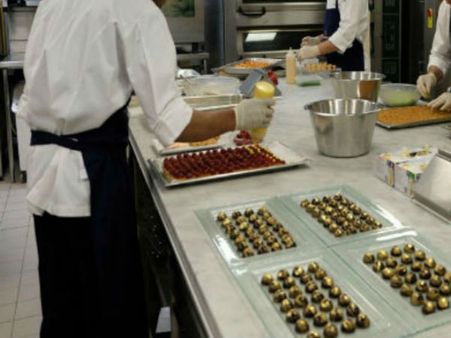 రెస్టారెంట్‌లో మనిషి మాంసం వండుతున్నారని!: యూకెలో కలకలం!..