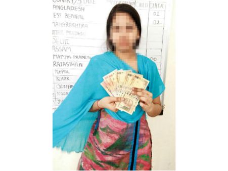 ‘ఈ పాత నోట్లు ఎలా మార్చుకోమంటారు’? మోడీ, సుష్మాలకు ట్వీట్ చేసిన మహిళ!