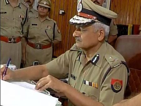 నూటికో కోటికో ఒక్కడు..! ఆ ఒక్కడు.. యూపీలో డీజీపీగా ఉన్నాడు!