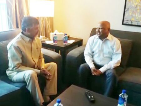 ఎలావున్నారు? అసలేమైంది?: దేవేందర్‌ గౌడ్‌కు బాబు పరామర్శ