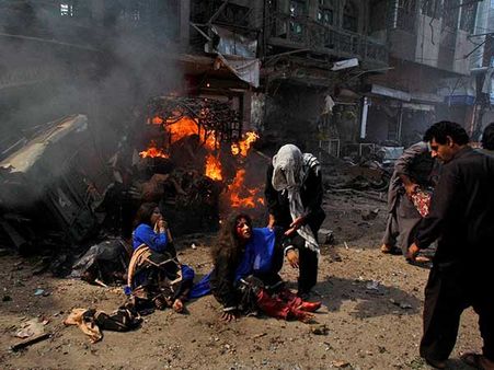 కాబూల్ లో నాటో కాన్వాయ్ పై ఆత్మాహుతి దాడి, 4 మృతి, 22 మందికి గాయాలు