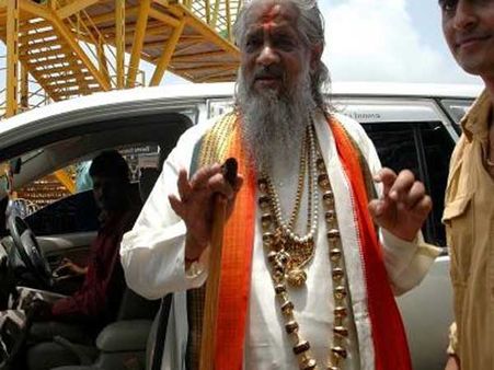 ఎవరీ చంద్రస్వామి?: దావూద్ నుంచి పీవి వరకు.. ఆయన చెప్పిందే చేశారు!