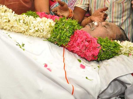 దాసరి చేదు నిజాలు: వడ్రంగి పనికి నెలకు రూ.1 జీతం, పార్టీ పెట్టి ఫెయిల్