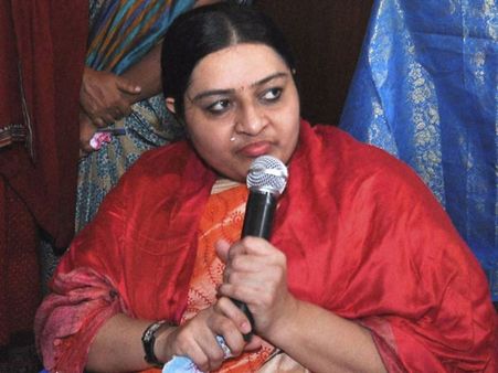 నన్ను చంపేస్తామంటూ బెదిరిస్తున్నారు, అయినా భయపడను: దీప