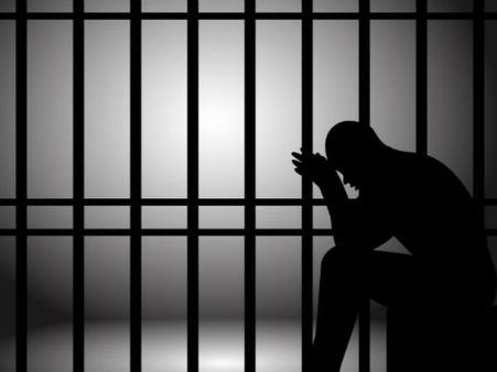 తాగుతూనే కారు నడిపాడు.. ఎన్నిసార్లు అరెస్టు చేసినా ఇదే తంతు!