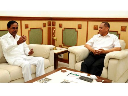 బద్నామ్ చేయడమే వారి పని సార్: గవర్నర్‌తో గంటన్నరపాటు కేసీఆర్ చర్చ